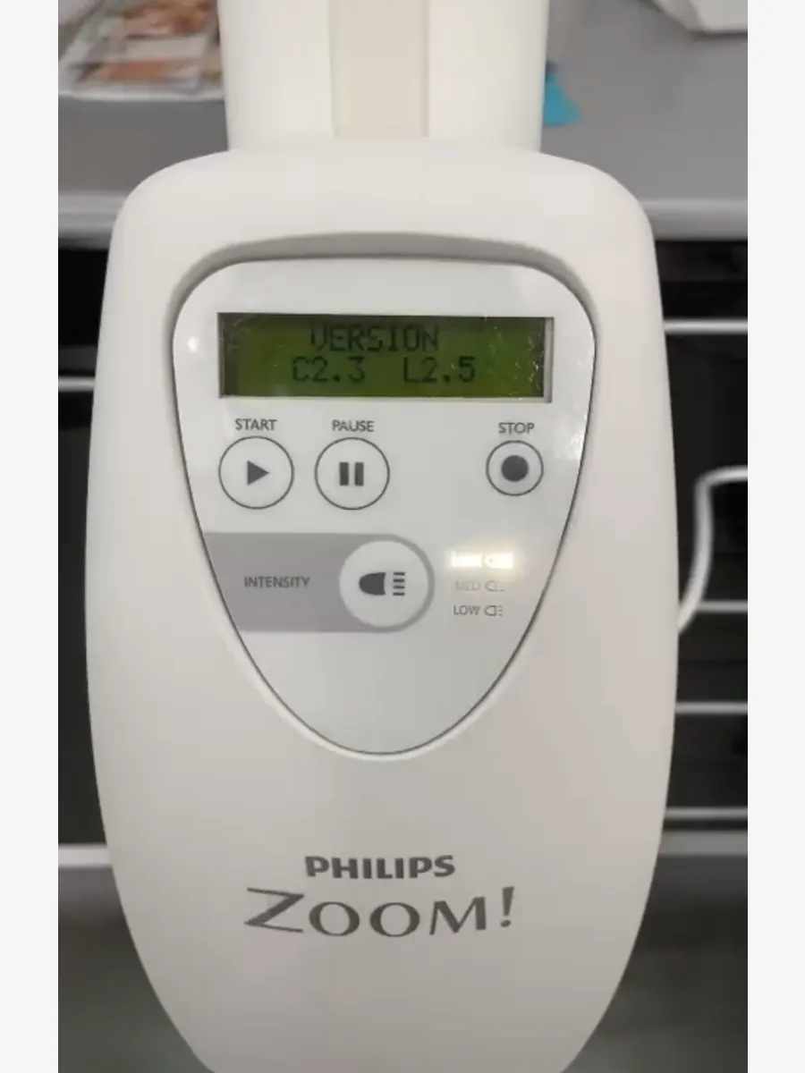 Philips Zoom WhiteSpeed control panel showing VERSION C2.3 L2.5 during startup